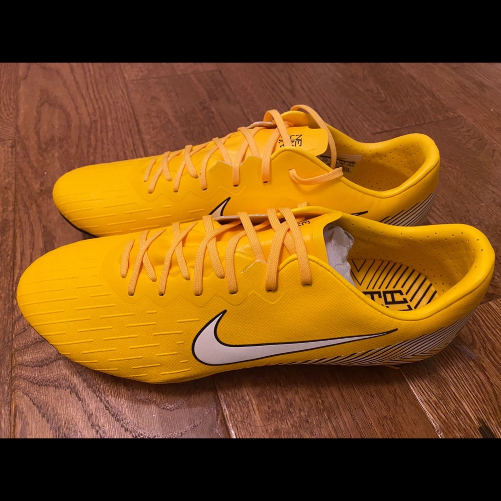 Nike Mercurial Vapor 12 FG Pro Soccer Cleats 11.5